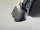 あおり運転対策や予期せぬトラブルへの備えとして心強いドライブレコーダー。走行中の映像をしっかりと記録し、ドライバーと同乗者の安全を見守ります。購入後すぐに安心してドライブを楽しめる人気の装備です。