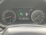 視認性の高いメーター類は、運転に必要な情報を一目で確認できます。運転に集中できる、シンプルで洗練されたデザインです。
