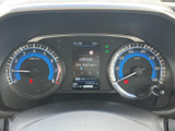 視認性の高いメータークラスター。運転に必要な情報を的確に捉えられます。デジタル表示で、よりスマートな印象を与えます。