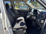 ベンチシートで、広々とお過ごし頂けます!小回り性能が高く、運転しやすいです!
