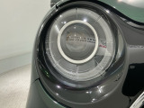 LEDヘッドライトは、点灯の瞬間から最大光量を発揮し、突然暗くなるトンネルなどでの安定感を高めます。