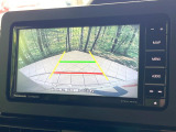 【バックカメラ】駐車時に後方がリアルタイム映像で確認できます。大型商業施設や立体駐車場での駐車時や、夜間のバック時に大活躍!運転スキルに関わらず、今や必須となった装備のひとつです!