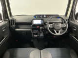 【インパネ】運転のしやすさを最優先に設計された見晴らしの良いフロントビュー。車両間隔が掴みやすく狭い道でも安心♪「安全」と「品質」を最優先に、安心してお乗りいただけるクルマを提供いたします。