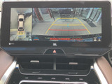 狭い場所での駐車も安心。後方の状況を的確に把握できるので、安全にバックできます。ガイドライン表示も便利ですね。