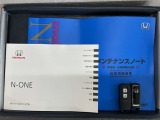 スマートキーは鍵をバッグに入れたままでもドアロックの開閉やエンジンのON・OFFができます。夜間や雨の日も鍵を探さなくて良いので便利です。