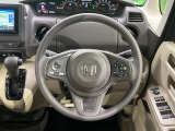 インテリアに合わせたデザインのステアリングは、運転される方のことも考え、運転しやすい形状、大きさです。是非一度、実際に触ってお確かめください。