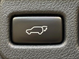 【パワーバックドア】スマートキーや運転席のボタンを押すだけでリアゲートが自動で開閉します!荷物を持っている時や、高い位置にあるバックドアを閉める際に便利な機能です♪