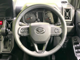 インテリアに合わせたデザインのステアリングは、運転される方のことも考え、運転しやすい形状、大きさです。是非一度、実際に触ってお確かめください。