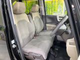 運転席シート廻りは使用感も少なく、良好な状態となっています。前オーナー様が丁寧に使っていたことがよくわかりますね。
