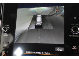 マルチビューモニターは車両の前後左右に搭載された4つのカメラ映像を合成し車両を真上から見てるような映像を11.6インチディスプレイに表示する機能です