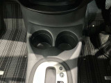 運転席側にドリンクホルダーあります!運転中でも手が届きやすい位置にあって便利です♪