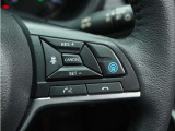 ◆アダプティブクルーズコントロール◆予め設定した車速内でクルマが自動的に加減速。前走車との適切な車間距離を維持しながら追従走行します。【LKAS】車線維持支援システムでステアリング操作を支援。