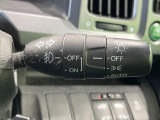 【オートライト】周りの明るさに応じて自動でヘッドライトの点灯・消灯ができる機能です!ライトの付け忘れ・消し忘れなどが無くなり、雨の日や夕方の走行も安心!トンネル通過時も便利ですね♪