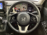 ハンドルにHondaセンシング系のクルーズコントロールやレーンキープアシストなどのスイッチと、オーディオの操作スイッチが装備されています。ハンドルから手を離さず安全に操作できます。