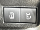 【両側パワースライドドア】スマートキーや運転席のスイッチで後席両側スライドドアの開閉が可能♪電動だから力を入れてドアを開ける必要が無く、小さなお子様でも簡単に開け閉めでき快適です♪