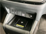 ワイヤレス充電器です!置くだけ充電が可能です♪対応したスマートフォンであれば、基本的に充電は可能です!