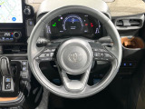 インテリアに合わせたデザインのステアリングは、運転される方のことも考え、運転しやすい形状、大きさです。是非一度、実際に触ってお確かめください。
