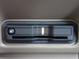 ■【ETC車載器】が装備されています。セットアップをしてお渡しとなり、ETCカードを差し込むだけで高速道路の利用が可能です。