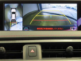車両を上から見たような映像を映し出すパノラミックビューモニター付きです。