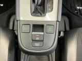 停車中にブレーキペダルを踏み続けなくてもブレーキ保持ができるオートマチックブレーキホールド機能もついております。『ECONスイッチ』車を低燃費モードに自動制御します。