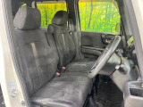 運転席シート廻りは使用感も少なく、良好な状態となっています。前オーナー様が丁寧に使っていたことがよくわかりますね。