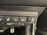 対向車がいないとき、見通しの悪い道路は暗くて怖いですよね。。。こちらのクルマはオートマチックハイビーム搭載です!対向車の有無で自動でハイ・ロウビームに切り替えます。