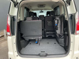 乗車人数や荷物の形状に合わせた色々な使い方ができます。後席シートを倒せば広々スペースが確保できます。