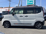 流れるようなシルエットが美しい。この車両のスタイルを象徴する眺めです。洗練されたサイドラインが、所有欲をそそります。