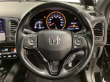 ハンドルにHondaセンシング系のクルーズコントロールやレーンキープアシストなどのスイッチが装備されています。ハンドルから手を離さず安全に操作できます。