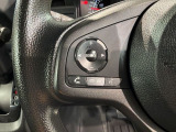 ステアリングにオーディオ操作スイッチが付いています。オーディオ画面に直接タッチしなくても操作が出来ますので、運転に集中できます。