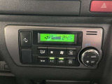エアコンはオートエアコン付きになります。お好みの温度設定にすれば車内の温度を検知し自動で調整してくれます。暑い日は寒い日は特にオススメです♪