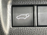 【パワーバックドア】スマートキーや運転席のボタンを押すだけでリアゲートが自動で開閉します!荷物を持っている時や、高い位置にあるバックドアを閉める際に便利な機能です♪