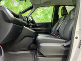 運転席からの視界は良好。操作性にも優れており、運転しやすい環境です。安全運転をサポートします。