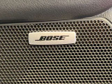 車内音響に合わせてチューニングされた専用スピーカーのBOSEシステム。奥行きのある澄んだ音と驚きの臨場感で、移動時間をプレミアムな音楽空間へと進化させます。