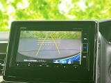 狭い場所での駐車も安心。後方の状況を画面で確認できるので、安全に駐車操作を行えます。運転初心者の方にもおすすめです。