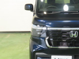 LEDヘッドライトは、点灯の瞬間から光量を発揮し、突然暗くなるトンネルなどでの安定感を高めます。