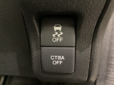ハンドルの右側には安全装備の、CTBA(シティブレーキアシストシステム)とVSA(ABS+TCS+横滑り抑制)の解除スイッチがついています。