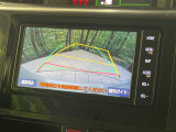 【バックカメラ】駐車時に後方がリアルタイム映像で確認できます。大型商業施設や立体駐車場での駐車時や、夜間のバック時に大活躍!運転スキルに関わらず、今や必須となった装備のひとつです!