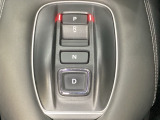 「e:HEV」は、モーター走行を中心にしながら電気エネルギーやエンジン動力を最も効率よく使い分けることができる賢いハイブリッドシステムです。シフトはエレクトリックギアセレクターになっています。