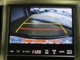 バックガイドモニターで、後方を確認しながら安心して駐車することができます。運転初心者も熟練者も必須の機能ですよ!