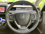 握りやすいデザインで、運転操作をサポート。便利な機能もステアリングスイッチで操作可能です。