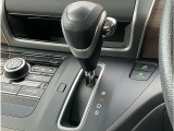 変速ショックの無いCVT(無段変速車)インパネシフトで、スムーズなシフト操作とサイドウォークスルーも可能です!