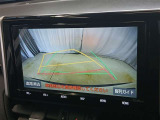 駐車が苦手な方でも安心のバックガイドモニター搭載。 後方の映像をクリアに表示し、ガイドラインで車庫入れや縦列駐車をしっかりサポート。毎日の運転がぐっとラクになります。
