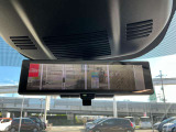 スマートルームミラー♪たくさん荷物を載せても、バックカメラで映像を映すので後方の視界も確保!!様々なシーンで活躍する便利装備☆
