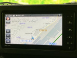 鮮明な地図表示で、目的地までスムーズに。ナビゲーション機能は運転の頼もしい相棒です。道に迷う心配なく、快適なドライブを楽しめます。