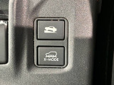 当社の車両には『安心して車選びをしていただくために』お支払い総額を表示しております。税金、自賠責保険料、登録費用、リサイクル料金が含まれており、県内登録及び届出で店頭納車の場合になります。