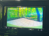 【バックカメラ】駐車時に後方がリアルタイム映像で確認できます。大型商業施設や立体駐車場での駐車時や、夜間のバック時に大活躍!運転スキルに関わらず、今や必須となった装備のひとつです!