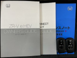 スマートキーは鍵をバッグに入れたままでもドアロックの開閉やエンジンのON・OFFができます。夜間や雨の日も鍵を探さなくて良いので便利です。