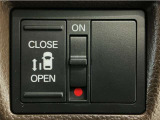 【パワースライドドア】助手席側がパワースライドドアになっており、運転席のスイッチやスマートキーでも開閉が可能です!開口部も広いので乗り降りも楽々♪
