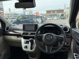 見通しのよいすっきりとした視界で、誰でも運転しやすいです。運転のしやすさは疲れにくさにも繋がりますよ♪